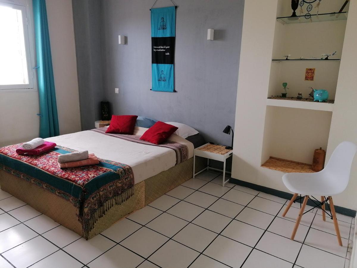 Jolie Chambre Climatisee Avec Balcon Chez L'Habitant Saint Pierre Exterior foto